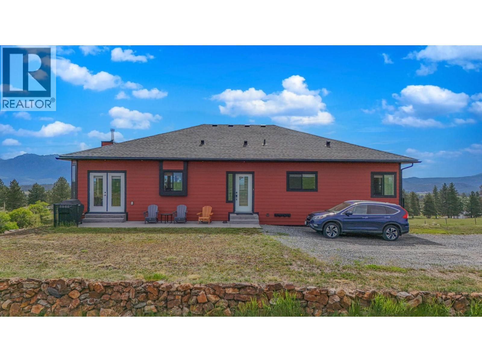 9693 CLEARVIEW Road, Cranbrook