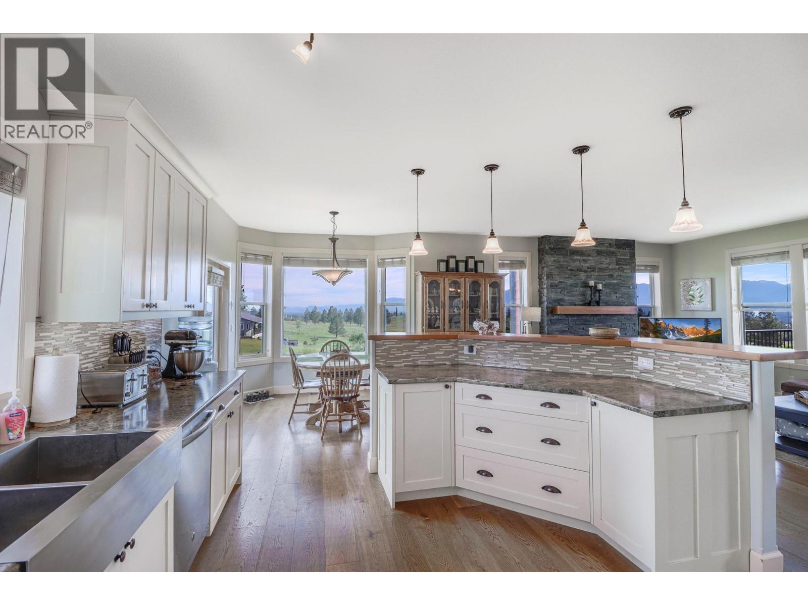 9693 CLEARVIEW Road, Cranbrook