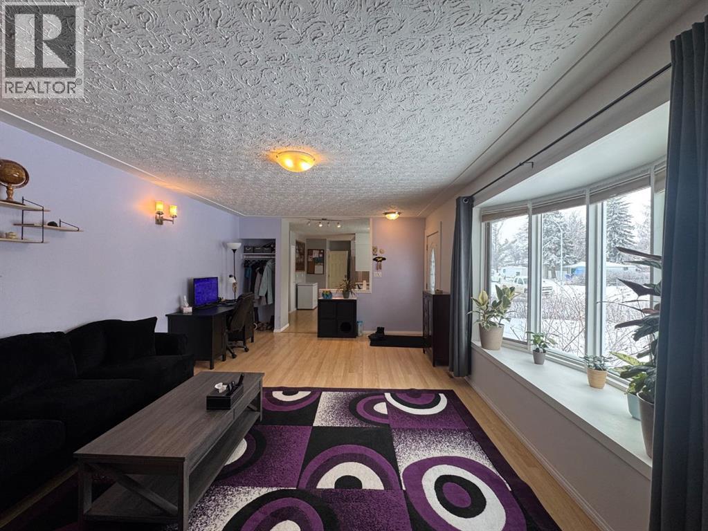 Single Family House Bungalow for Sale in   Street Parkdale Wetaskiwin 