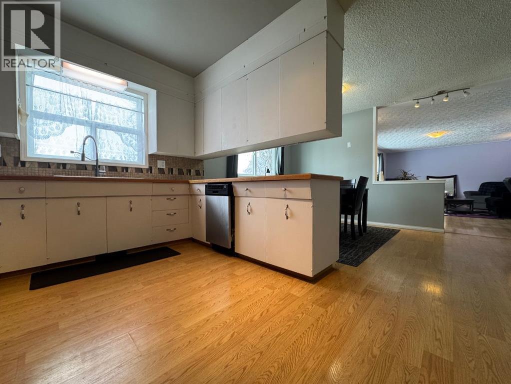 Single Family House Bungalow for Sale in   Street Parkdale Wetaskiwin 