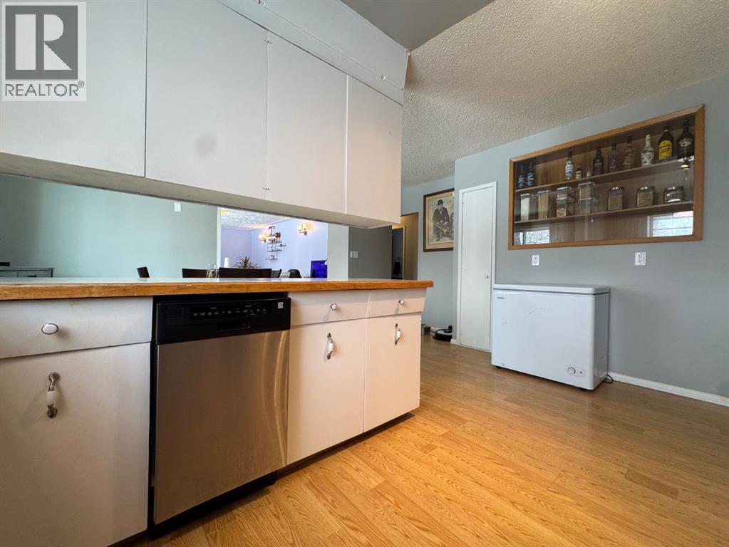 Single Family House Bungalow for Sale in   Street Parkdale Wetaskiwin 