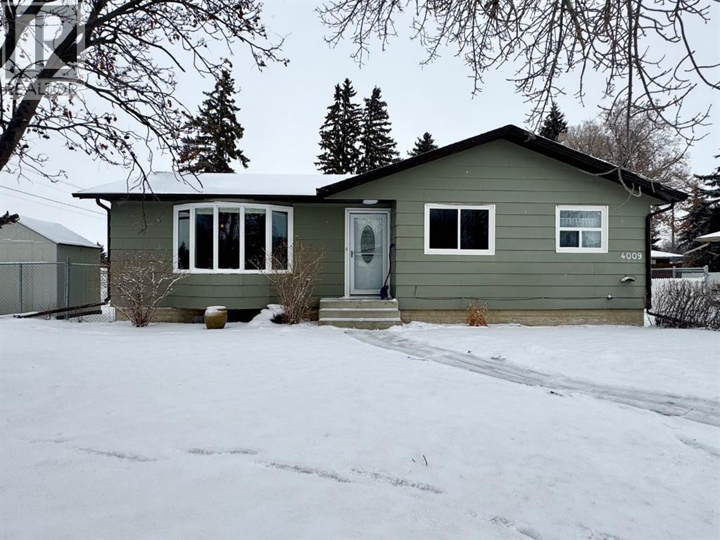 Single Family House Bungalow for Sale in   Street Parkdale Wetaskiwin 
