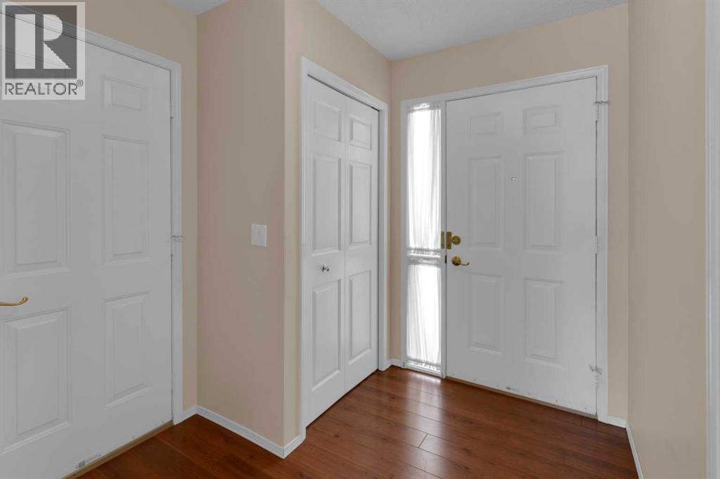 Single Family House for Sale in  Macewan Ridge Villas NW MacEwan Glen Calgary 