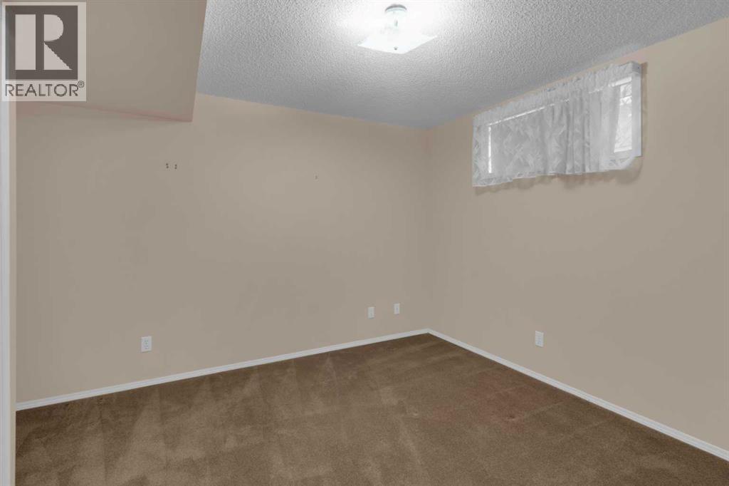 Single Family House for Sale in  Macewan Ridge Villas NW MacEwan Glen Calgary 