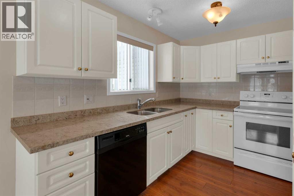 Single Family House for Sale in  Macewan Ridge Villas NW MacEwan Glen Calgary 