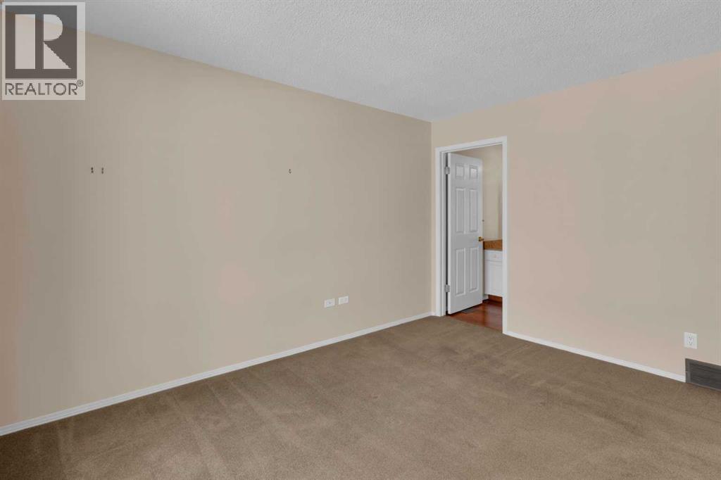 Single Family House for Sale in  Macewan Ridge Villas NW MacEwan Glen Calgary 