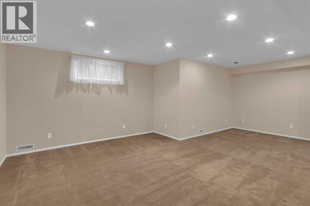 Single Family House for Sale in  Macewan Ridge Villas NW MacEwan Glen Calgary 