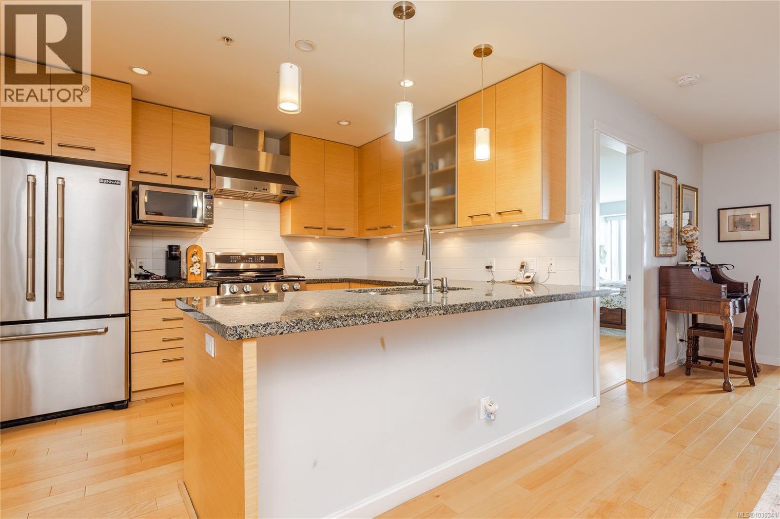 #212 38 FRONT ST - 13