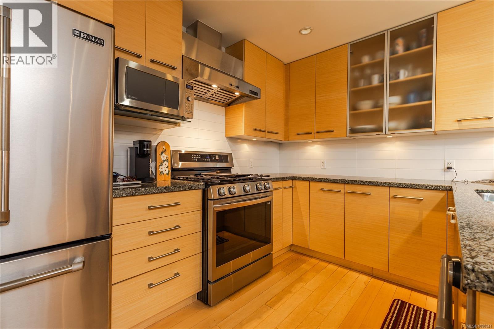 #212 38 FRONT ST - 15