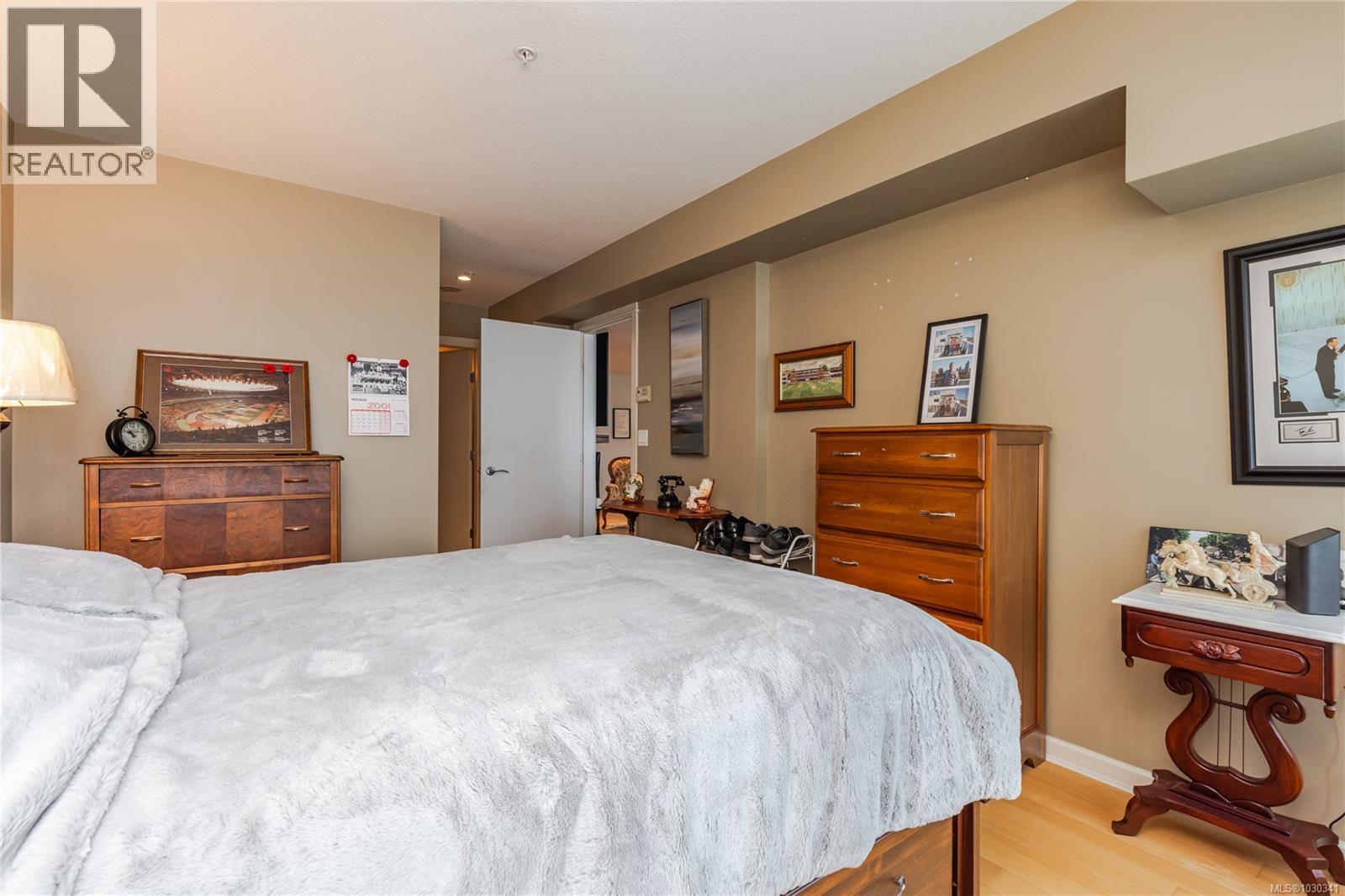 #212 38 FRONT ST - 17