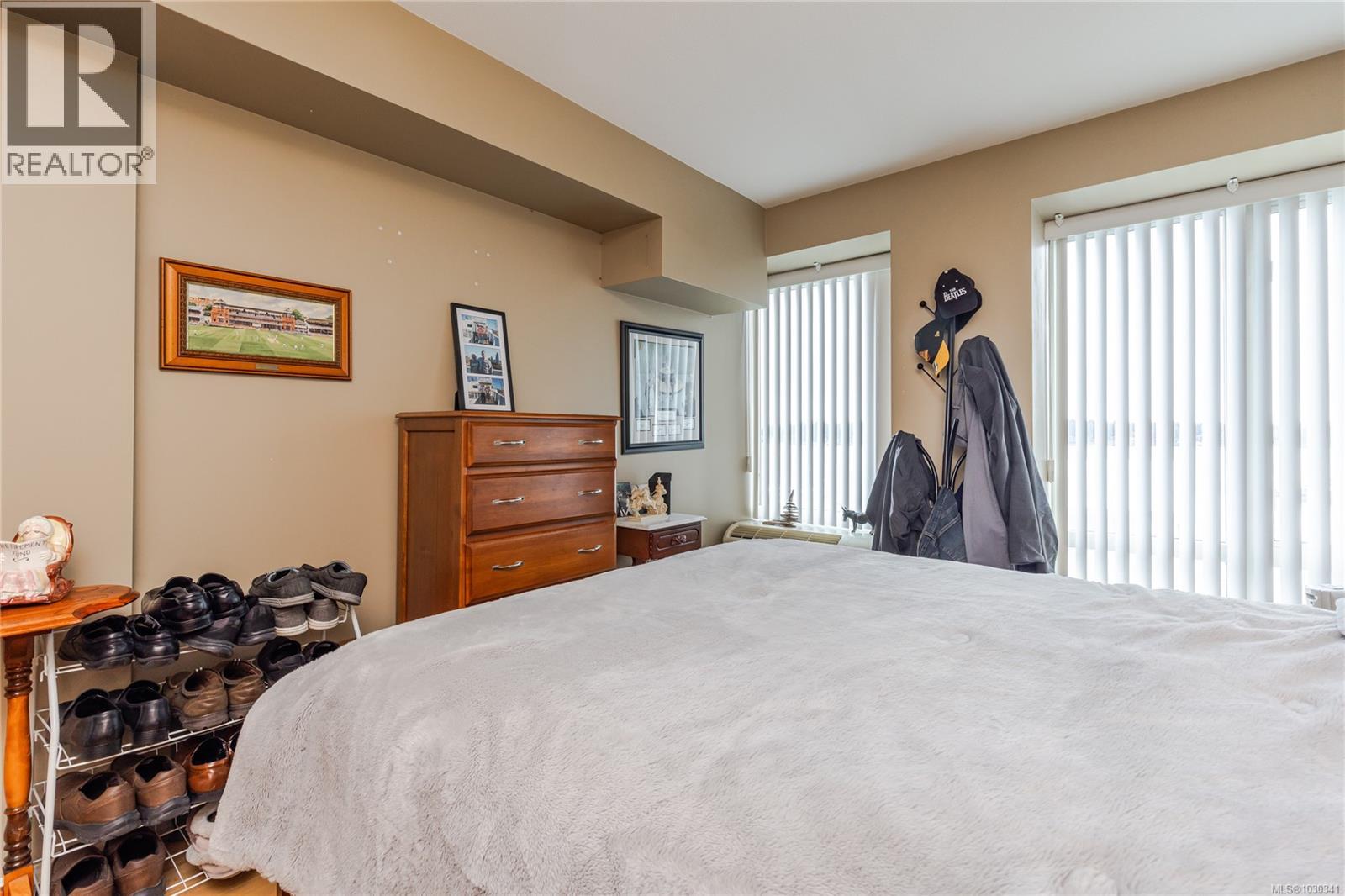 #212 38 FRONT ST - 18