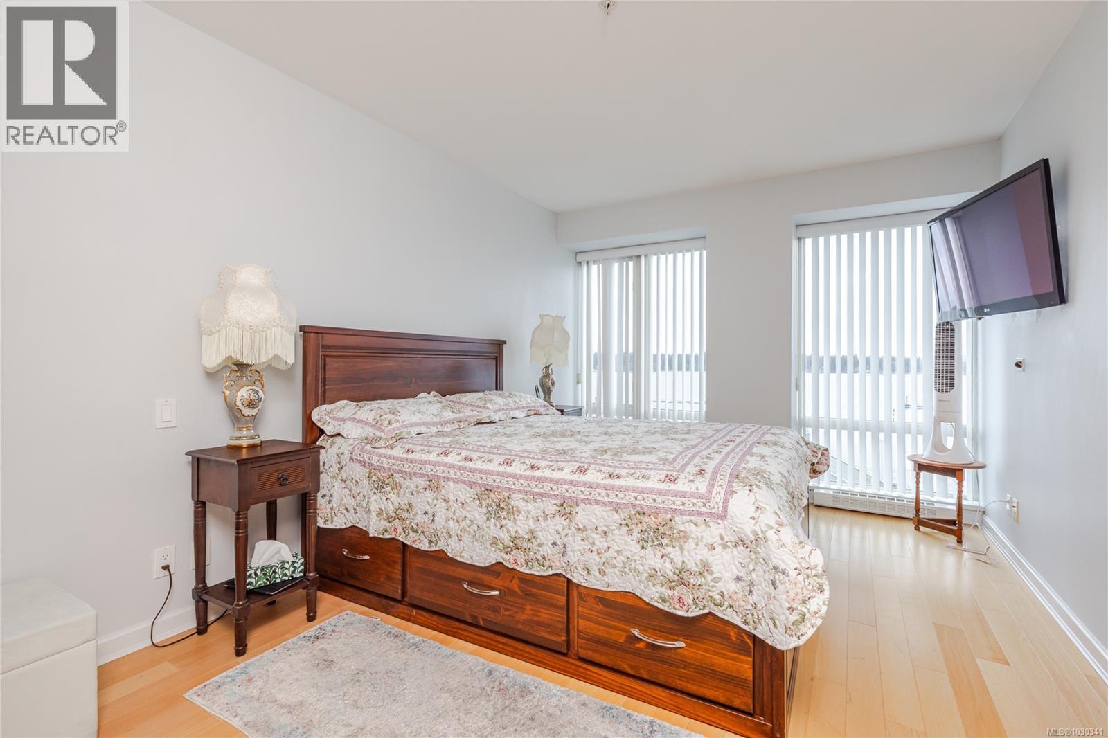 #212 38 FRONT ST - 19