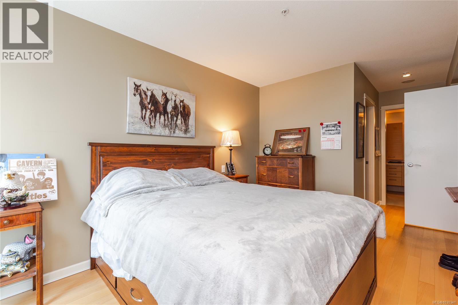 #212 38 FRONT ST - 27