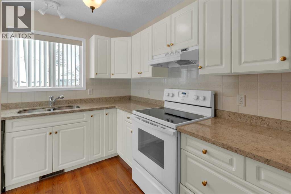 Single Family House for Sale in  Macewan Ridge Villas NW MacEwan Glen Calgary 