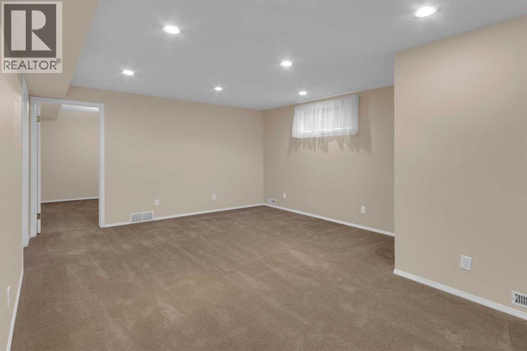 Single Family House for Sale in  Macewan Ridge Villas NW MacEwan Glen Calgary 