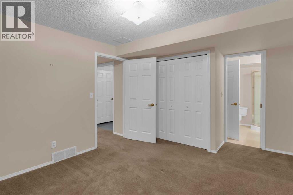 Single Family House for Sale in  Macewan Ridge Villas NW MacEwan Glen Calgary 