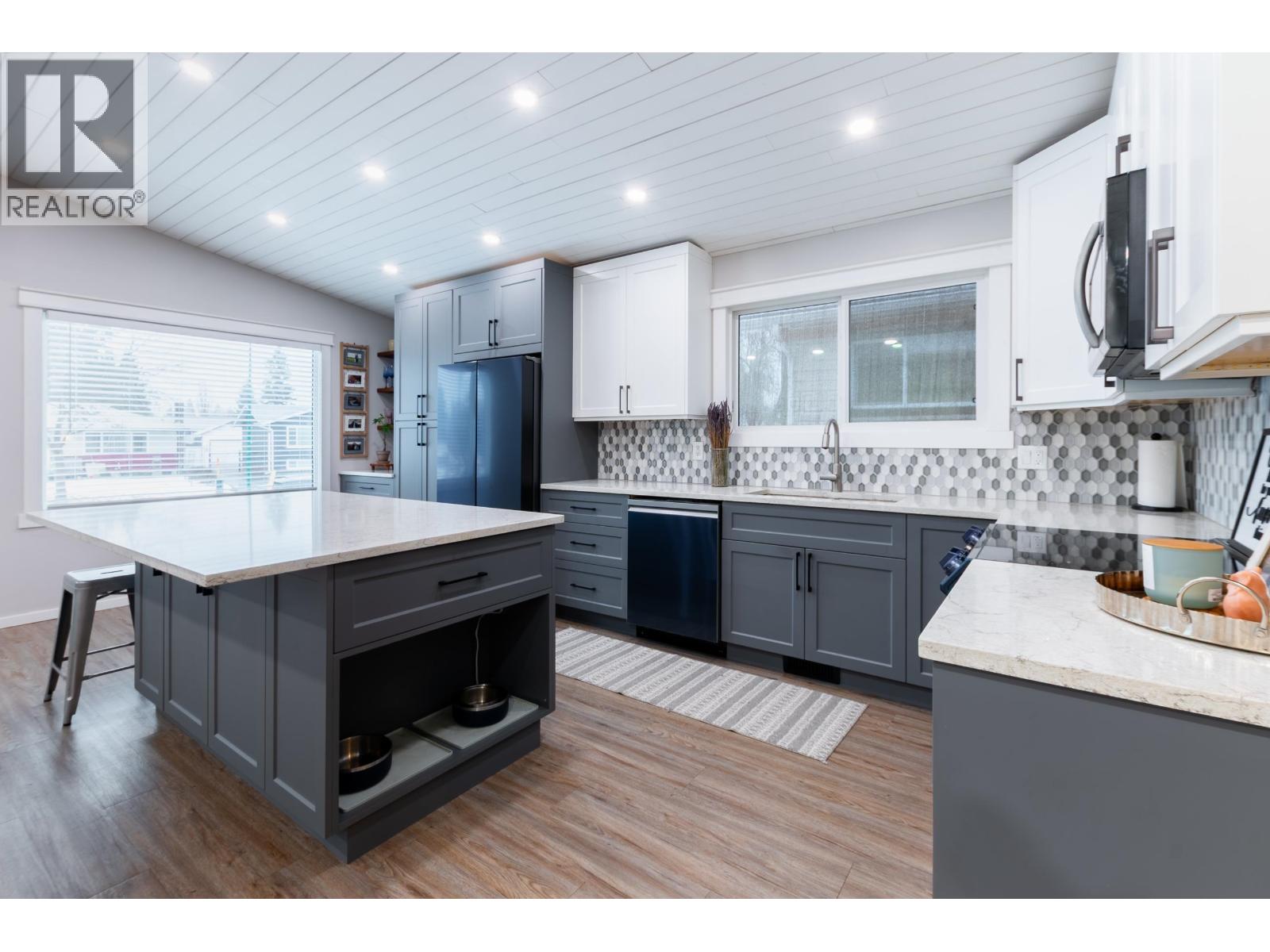 193 MCKINLEY CRESCENT - 12