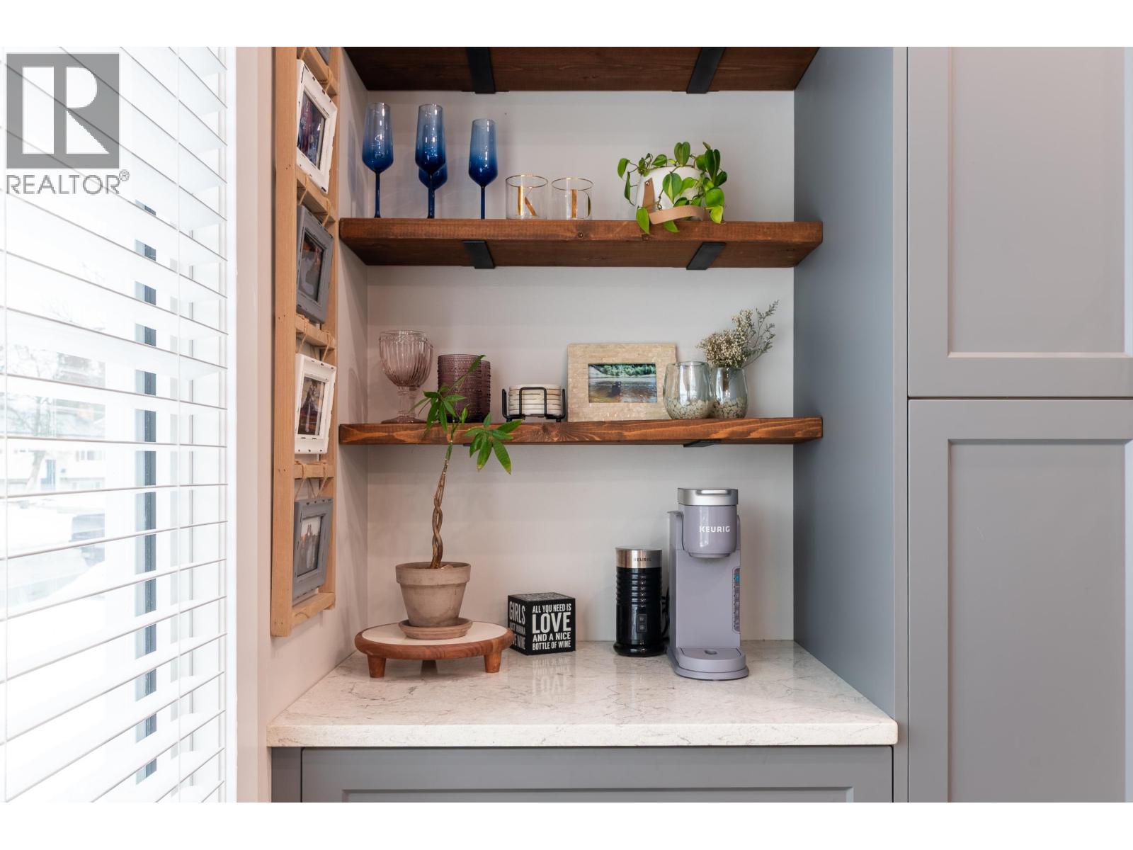 193 MCKINLEY CRESCENT - 13