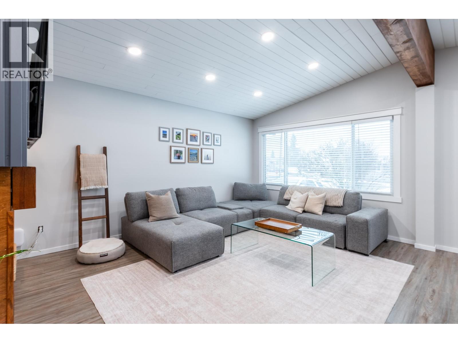 193 MCKINLEY CRESCENT - 17