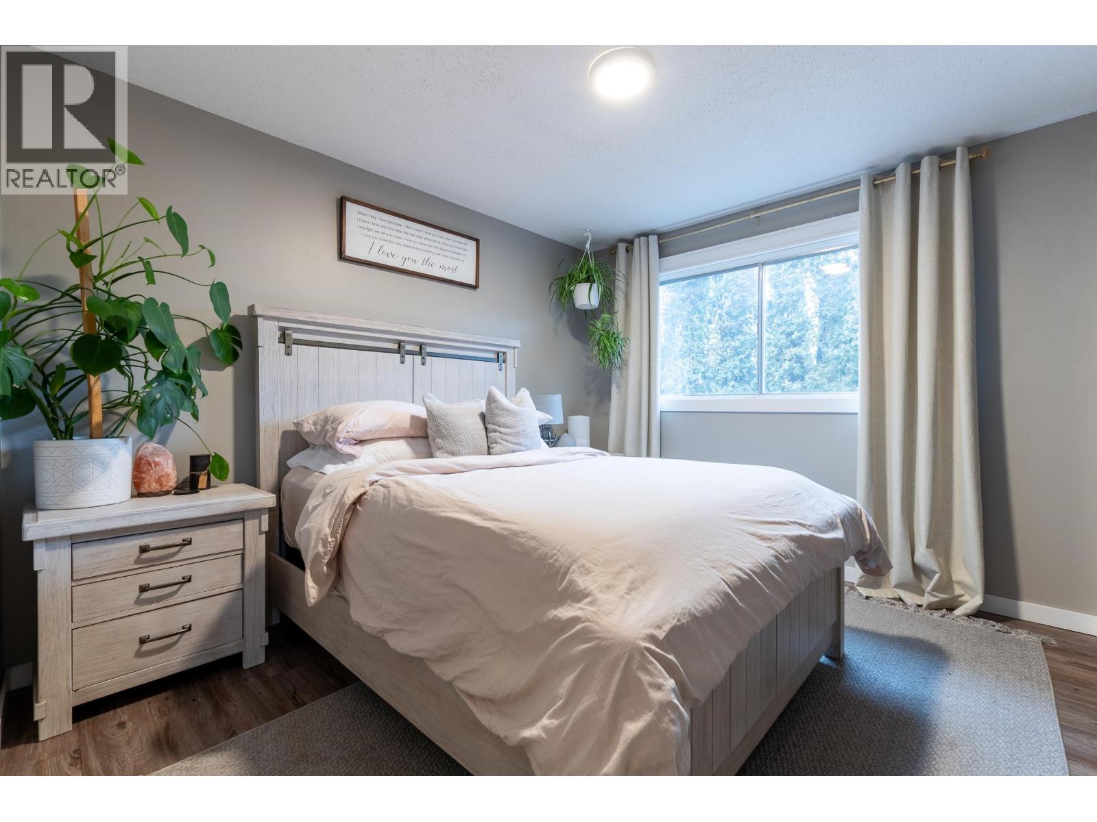 193 MCKINLEY CRESCENT - 18