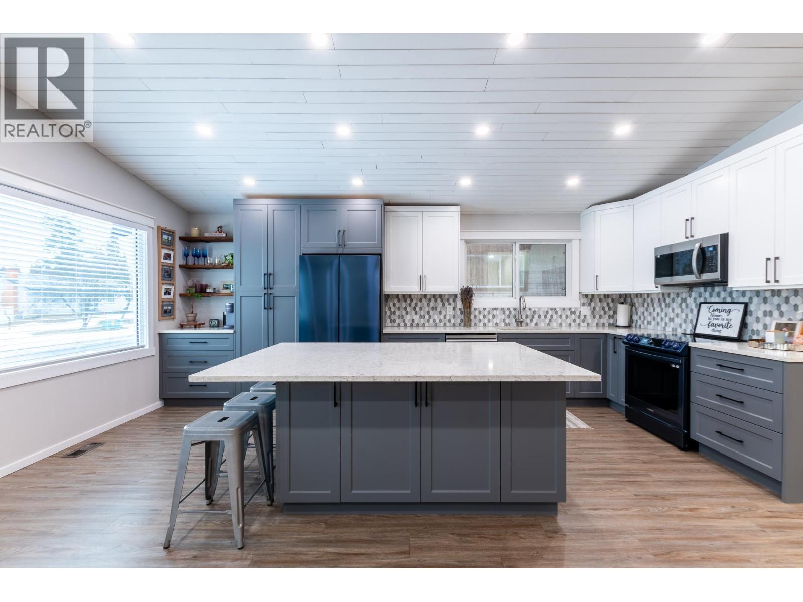 193 MCKINLEY CRESCENT - 7