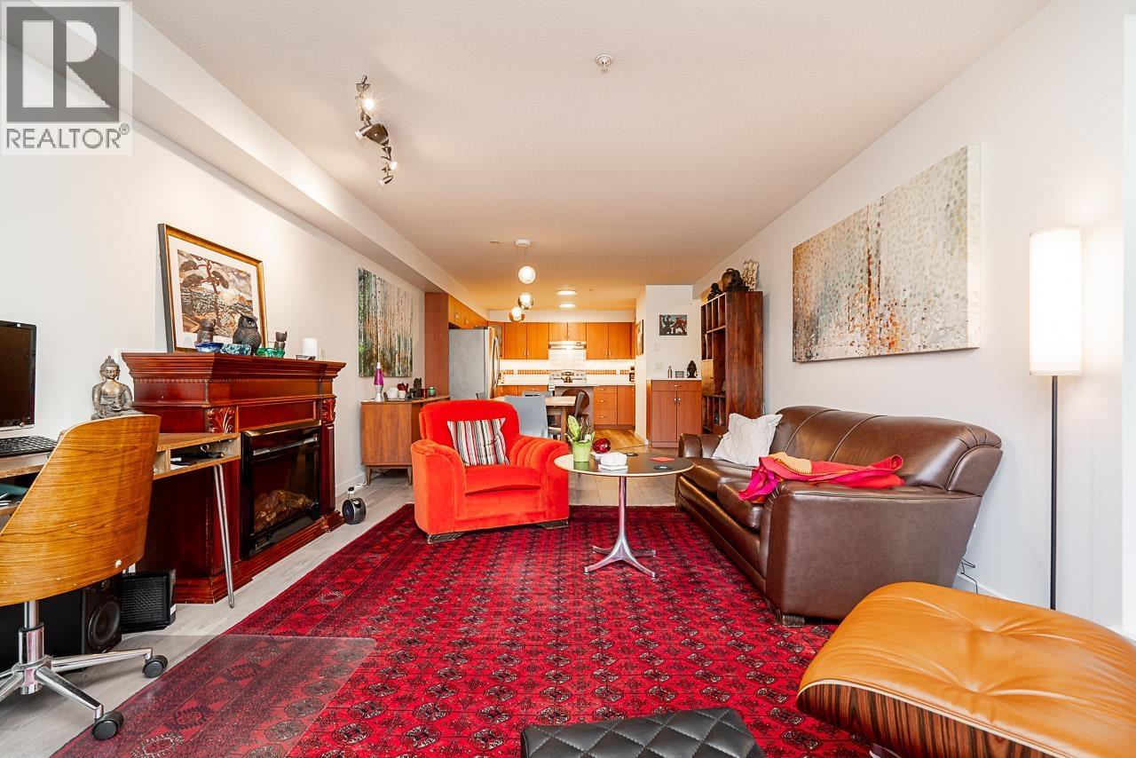 303 160 SHORELINE CIRCLE, Port Moody