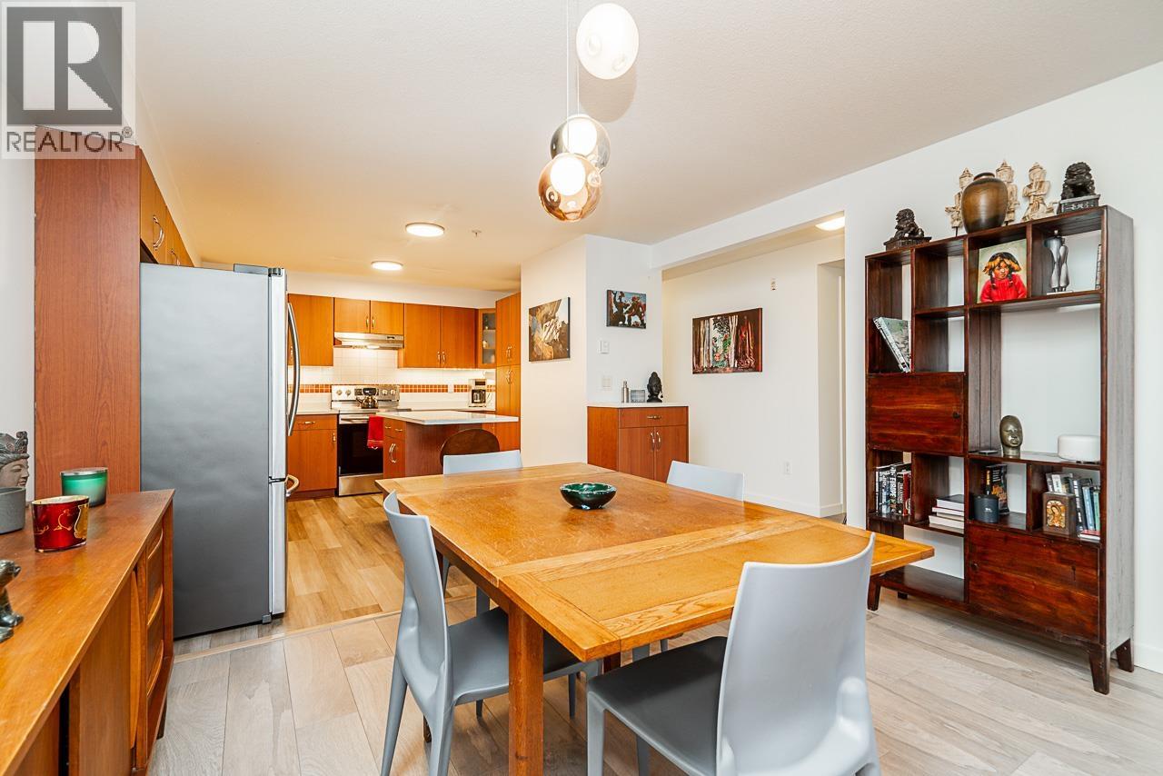 303 160 SHORELINE CIRCLE, Port Moody