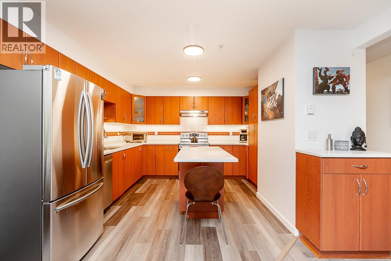 303 160 SHORELINE CIRCLE, Port Moody