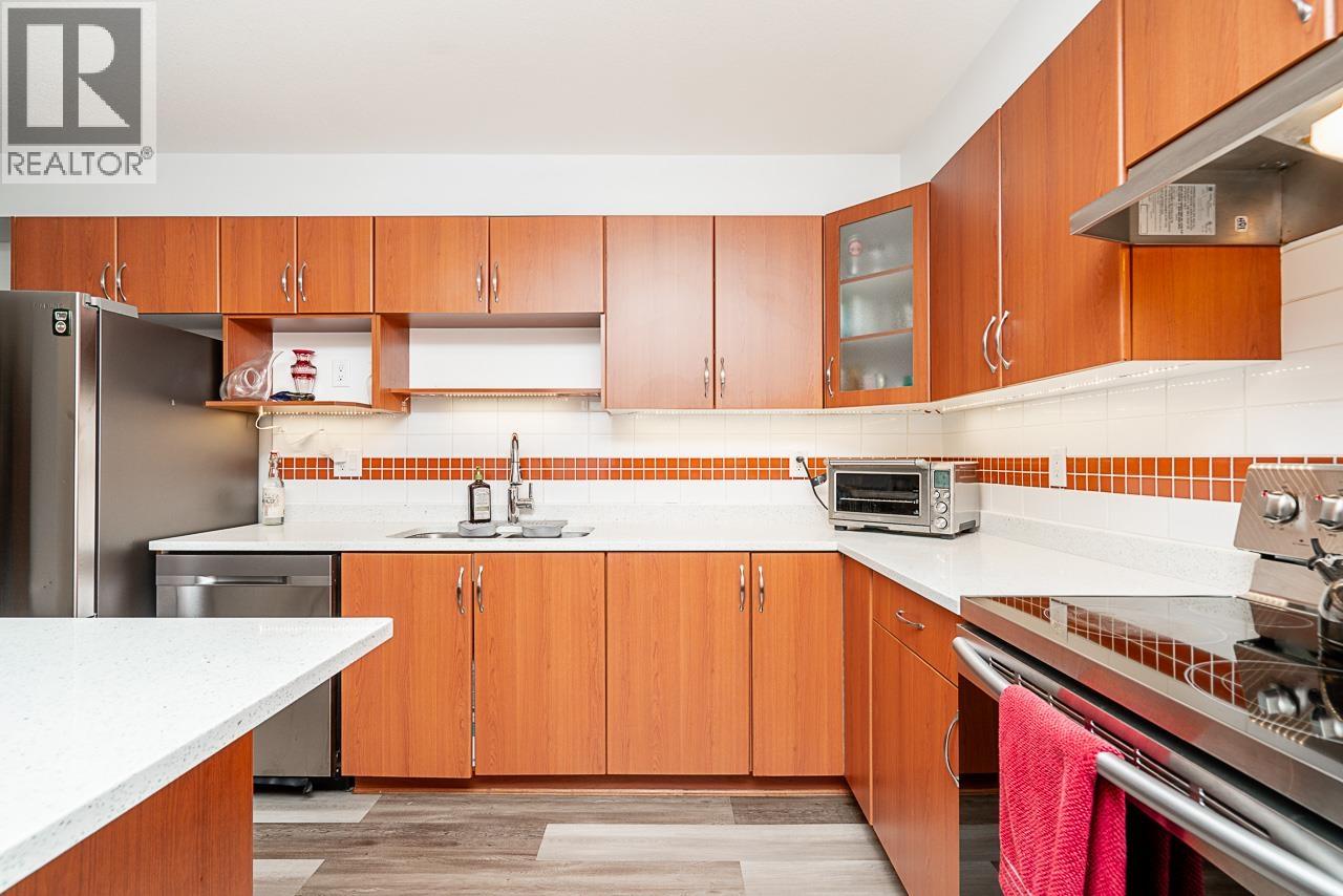 303 160 SHORELINE CIRCLE, Port Moody