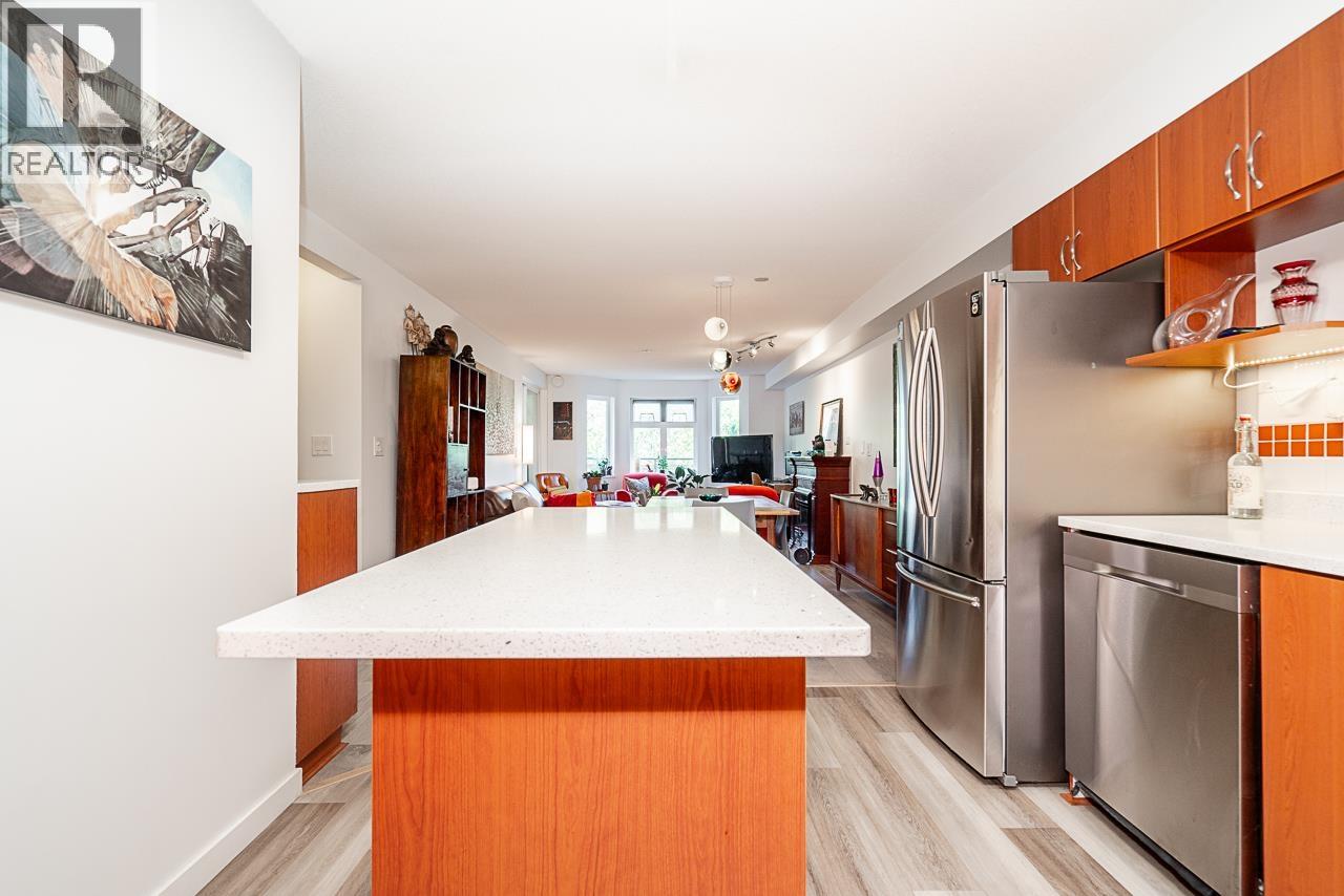 303 160 SHORELINE CIRCLE, Port Moody