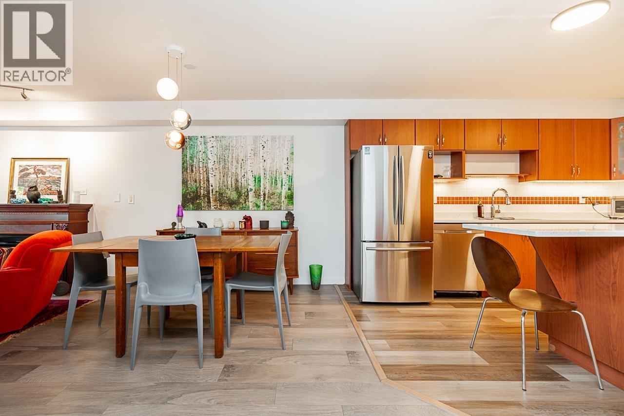 303 160 SHORELINE CIRCLE, Port Moody