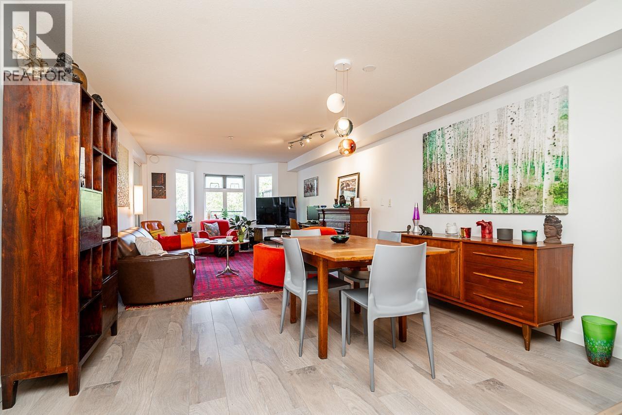 303 160 SHORELINE CIRCLE, Port Moody