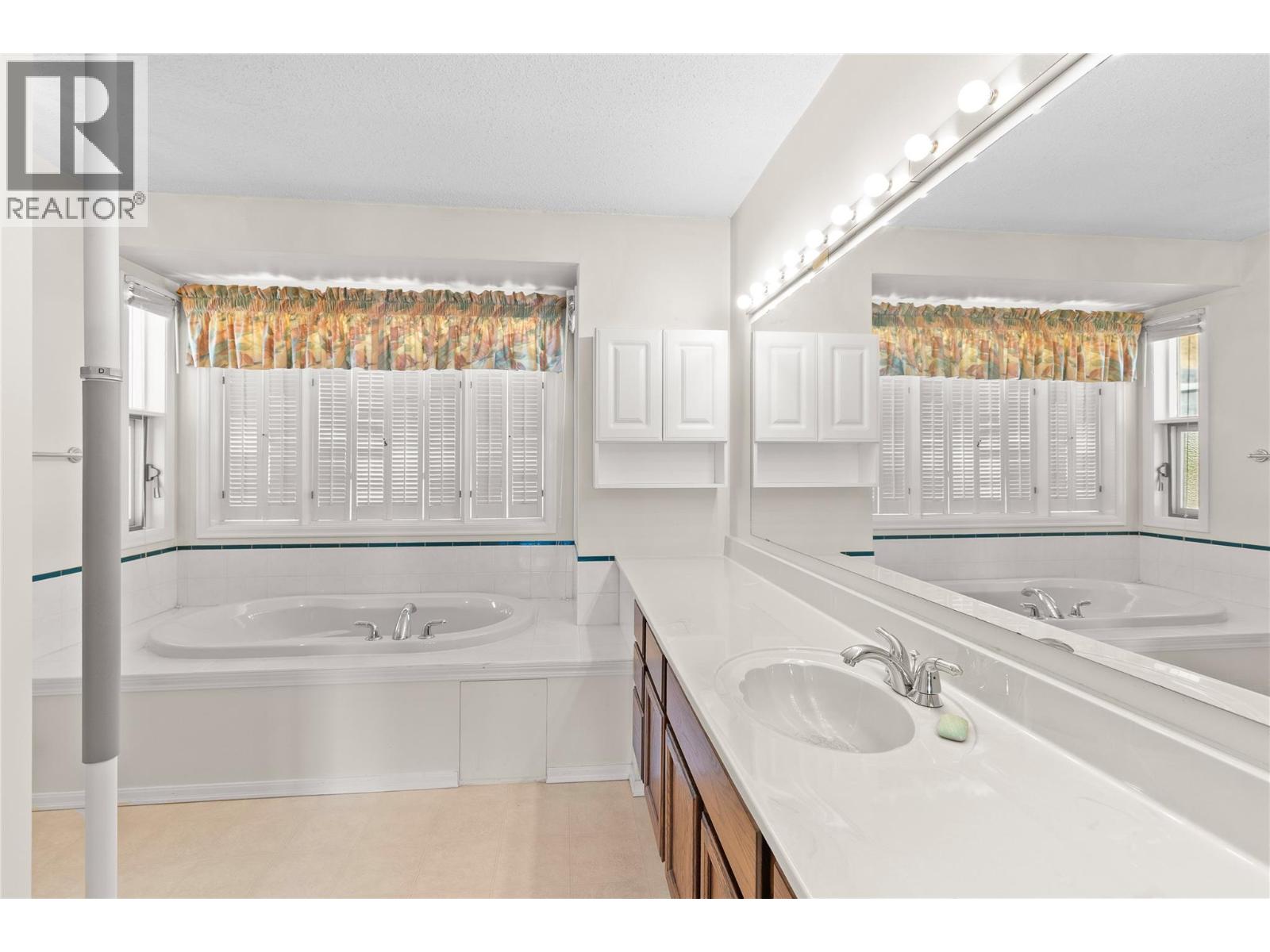 9305 Orchard Ridge Drive, Coldstream