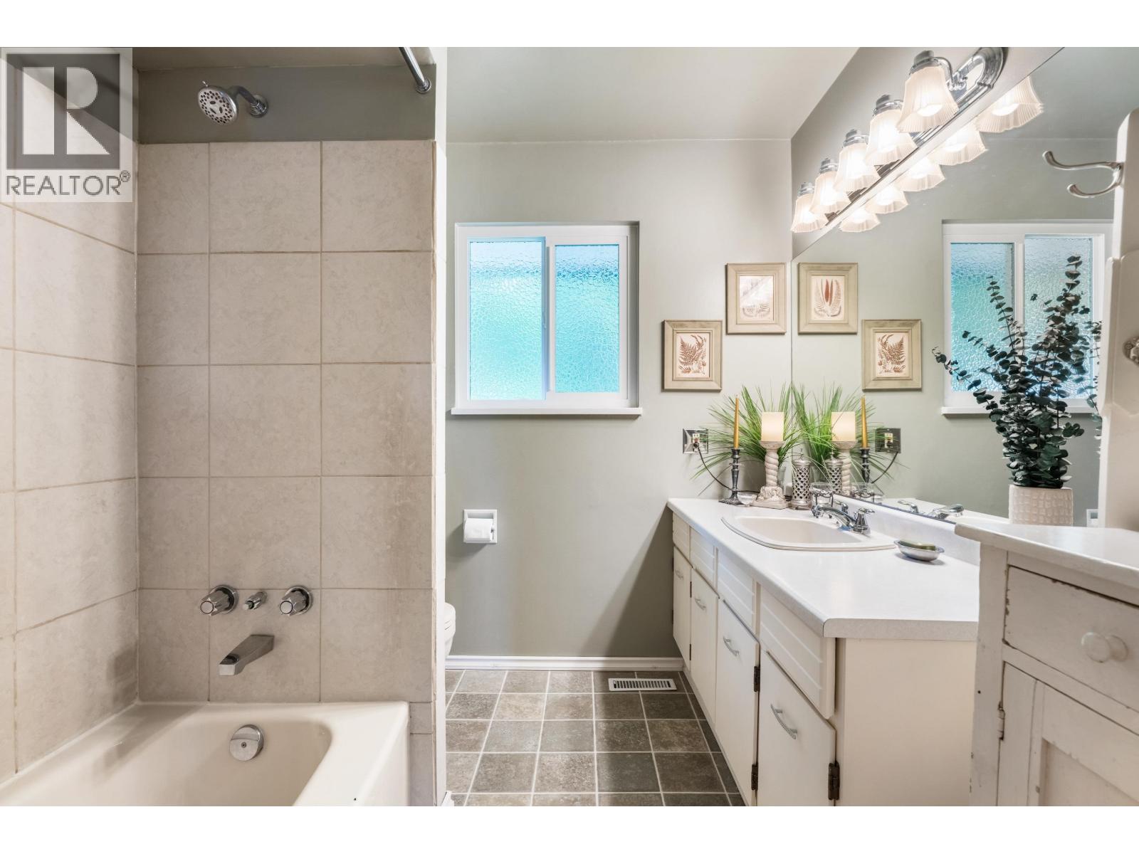 5513 6A Avenue, Delta