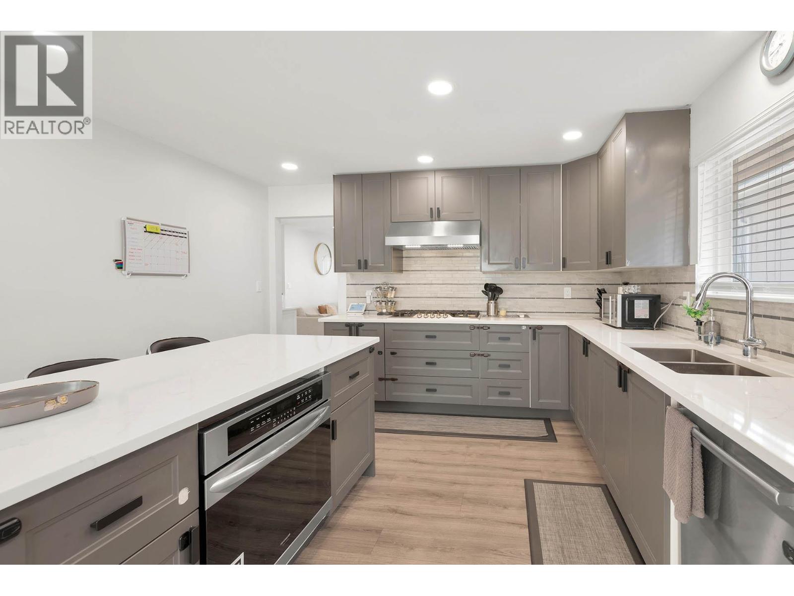 667 DUNROBIN Drive, Kamloops