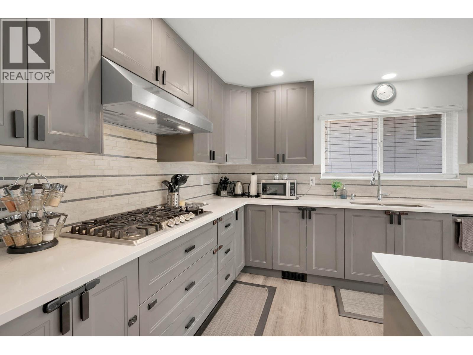 667 DUNROBIN Drive, Kamloops