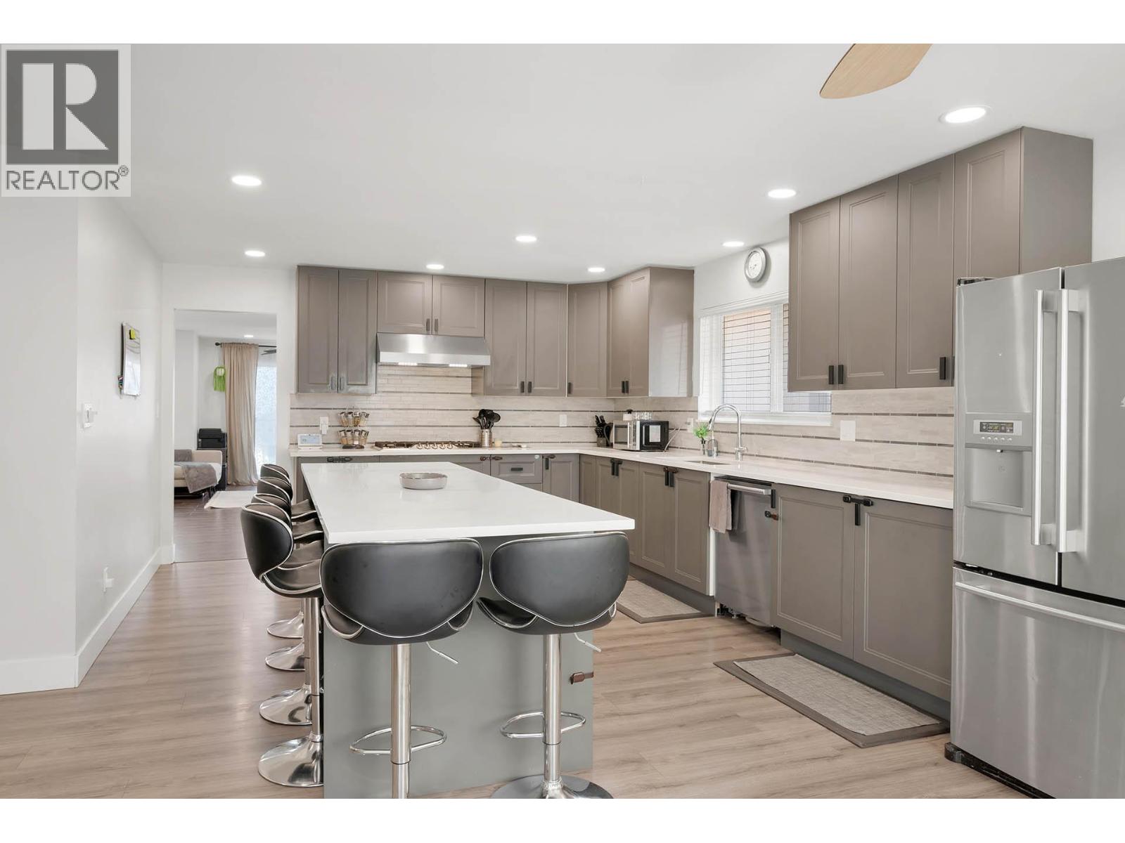 667 DUNROBIN Drive, Kamloops