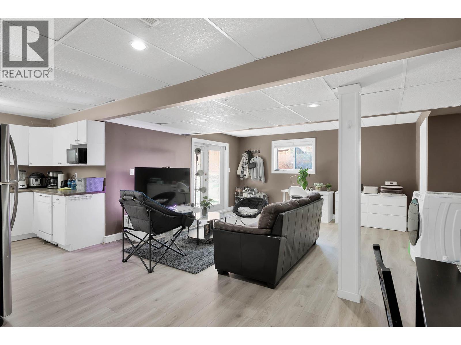 667 DUNROBIN Drive, Kamloops