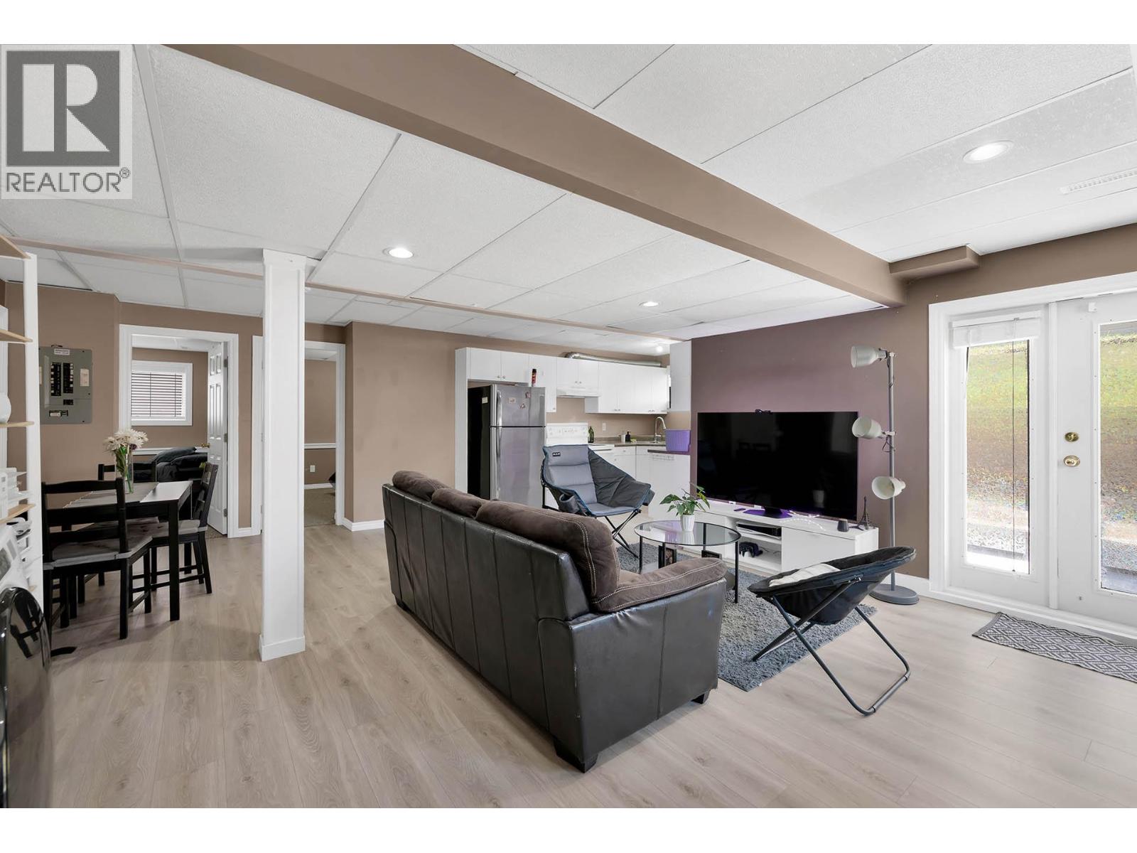 667 DUNROBIN Drive, Kamloops