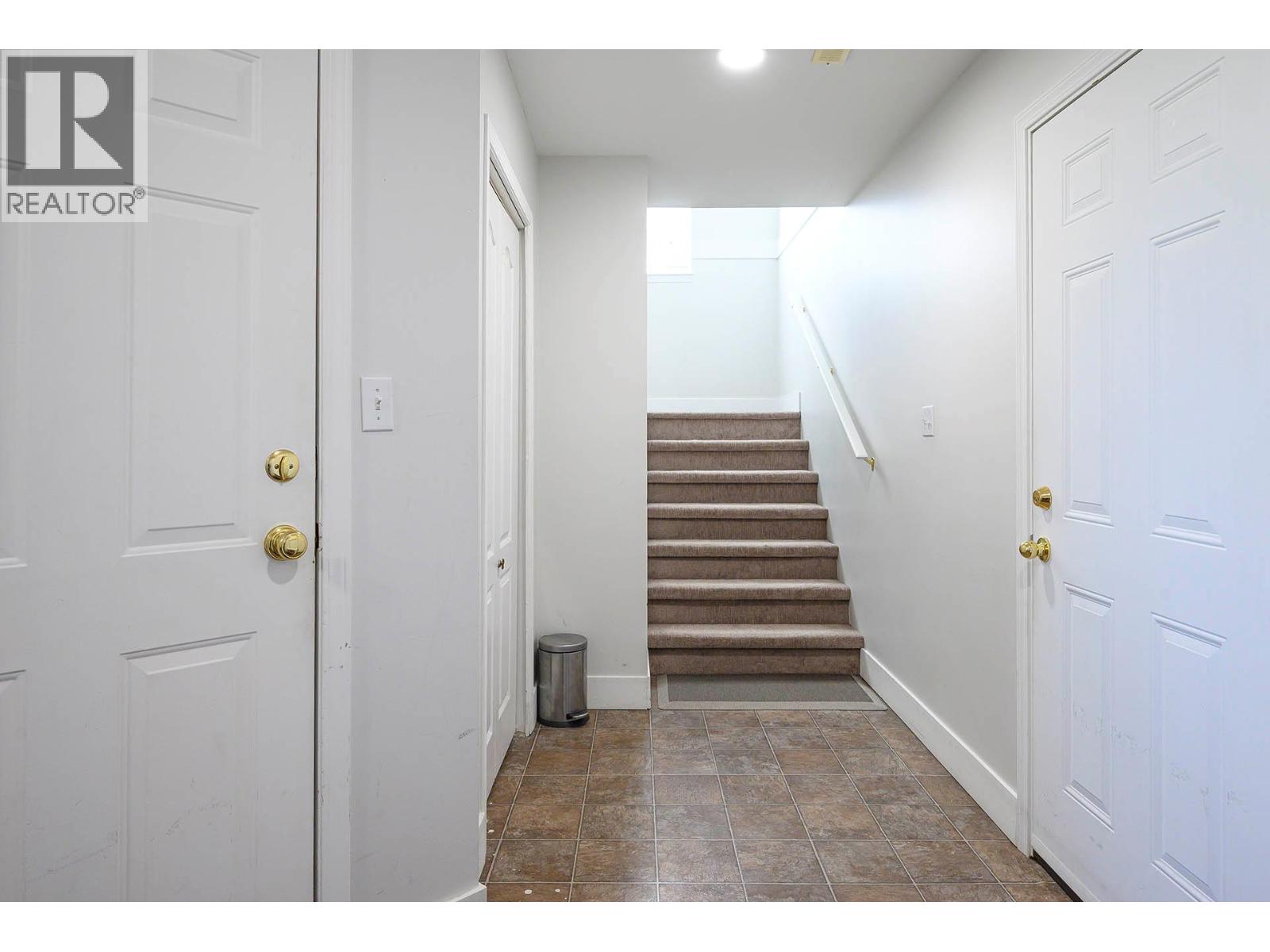 667 DUNROBIN Drive, Kamloops