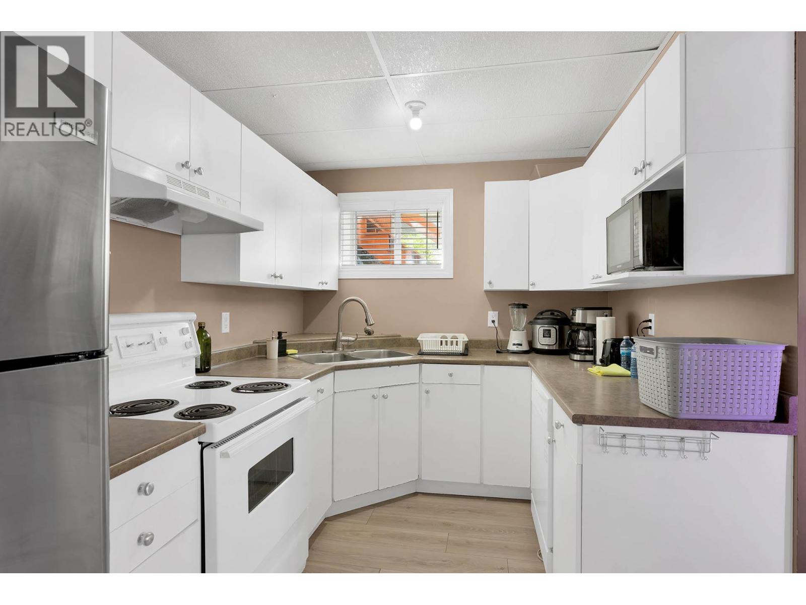 667 DUNROBIN Drive, Kamloops