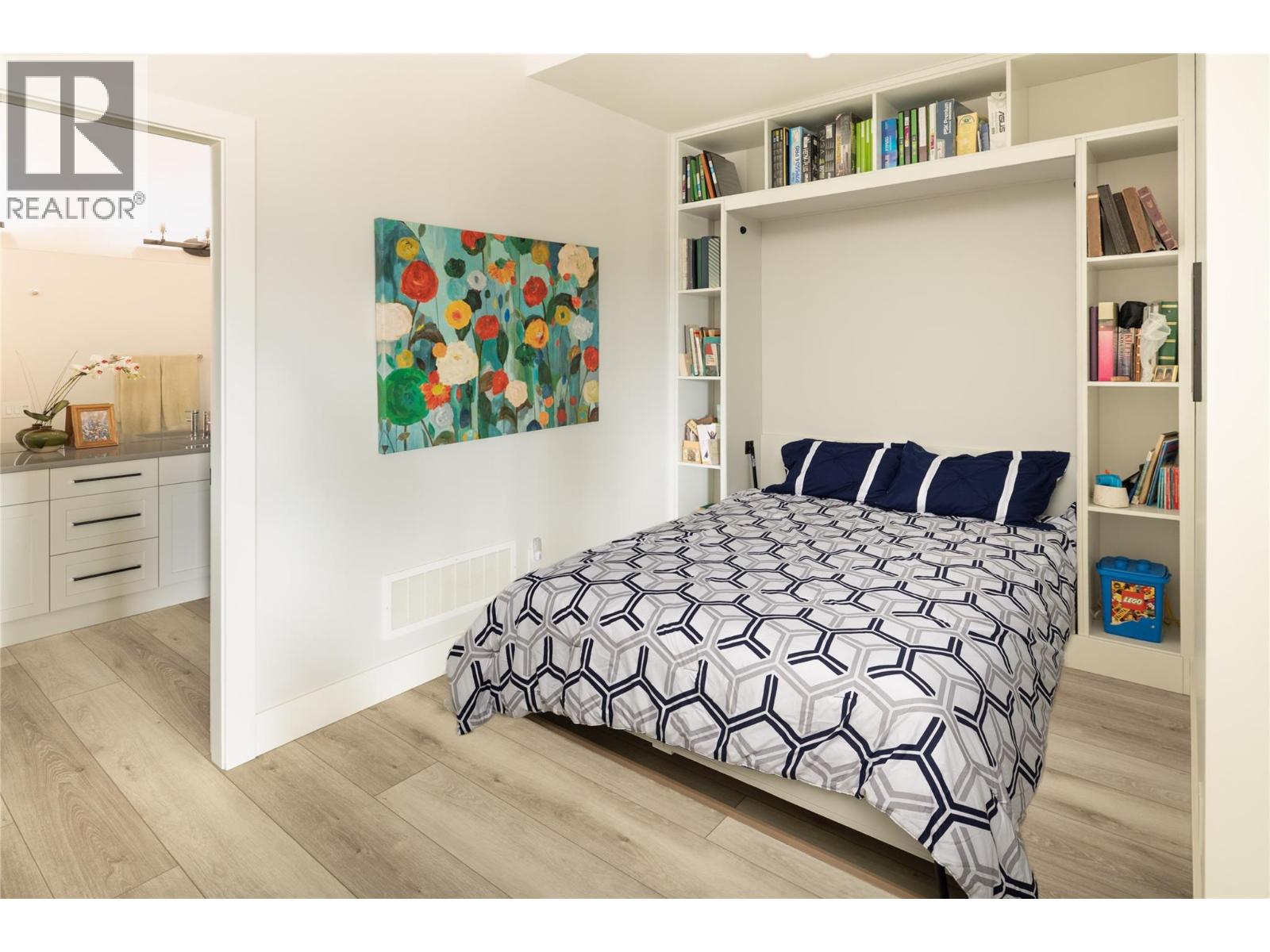 #28 10100 TYNDALL ROAD - 25