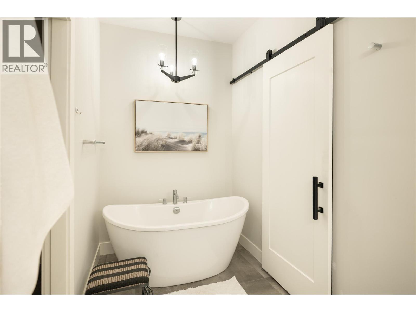 #28 10100 TYNDALL ROAD - 19