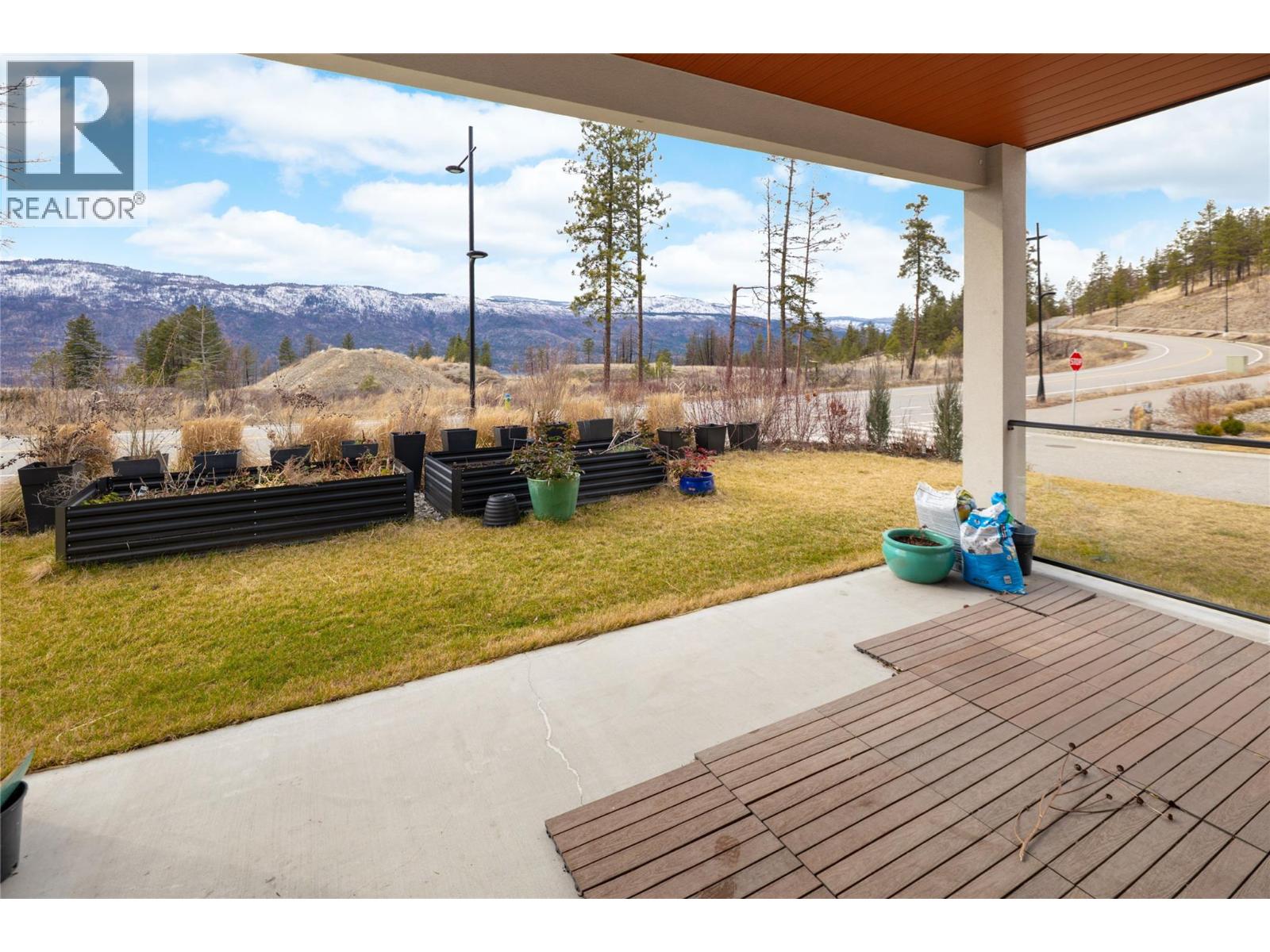 #28 10100 TYNDALL ROAD - 32