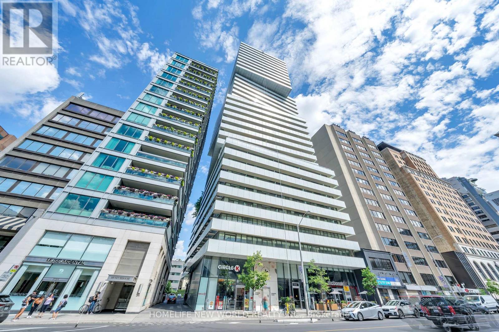 Listing photo of 402 - 200 BLOOR STREET W
