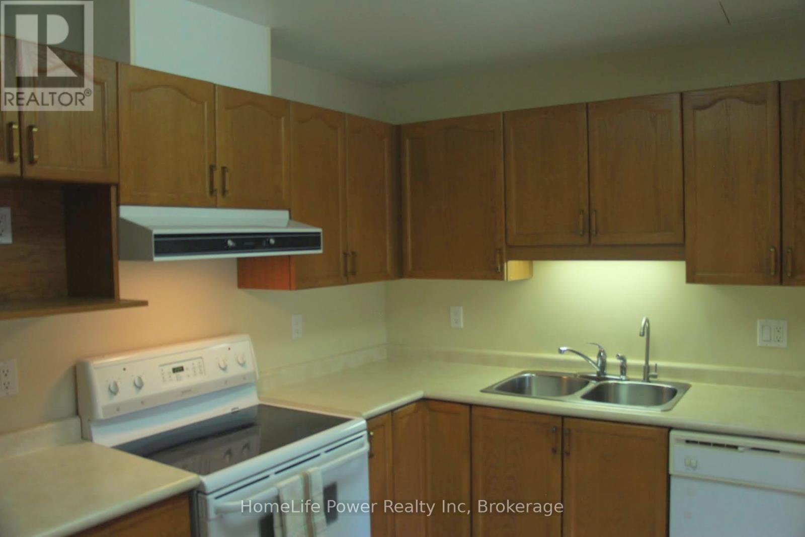 #208 20 ST GEORGE STREET - 20