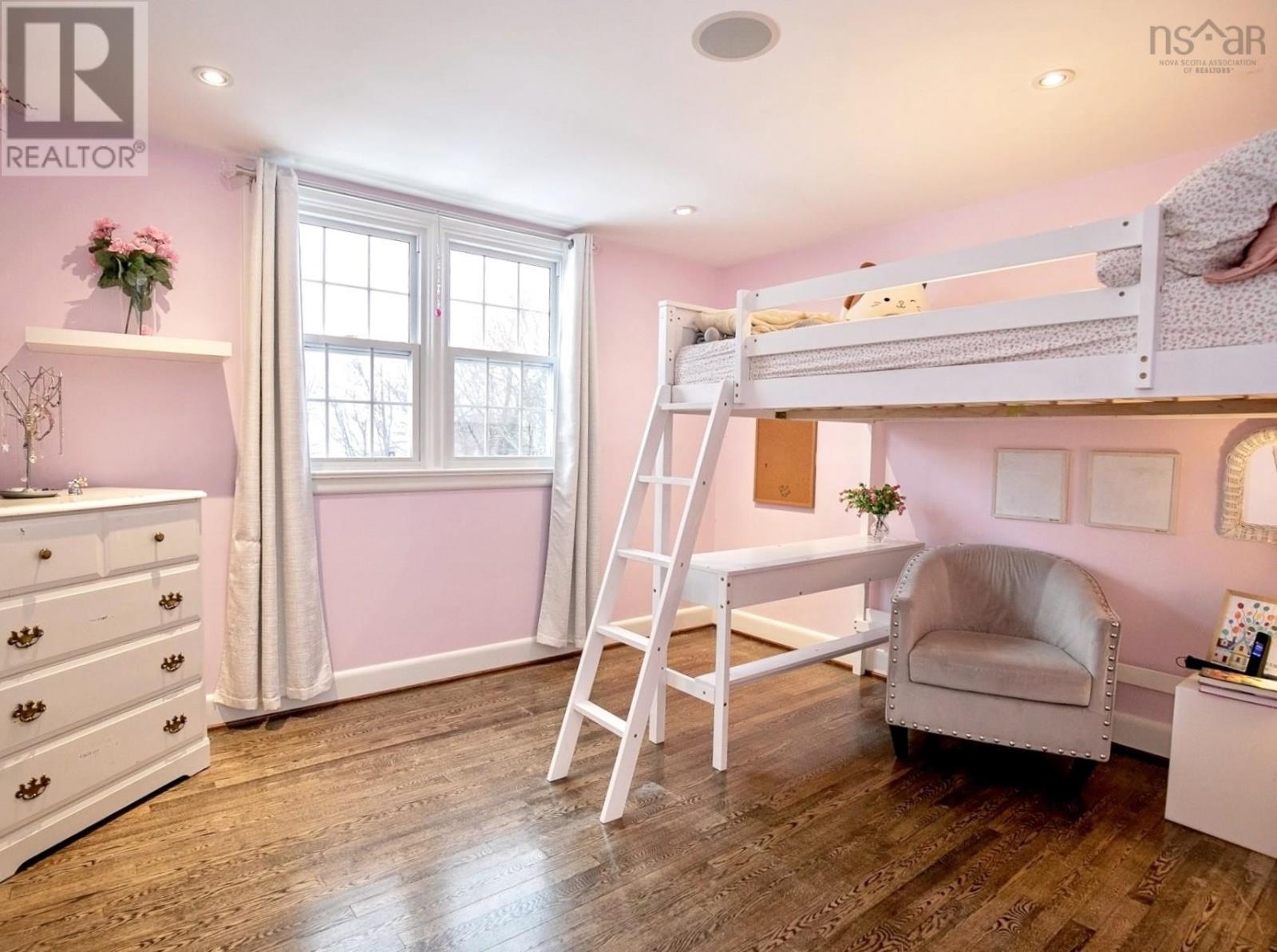 Property 43 of 50 of 168 Victoria Street E