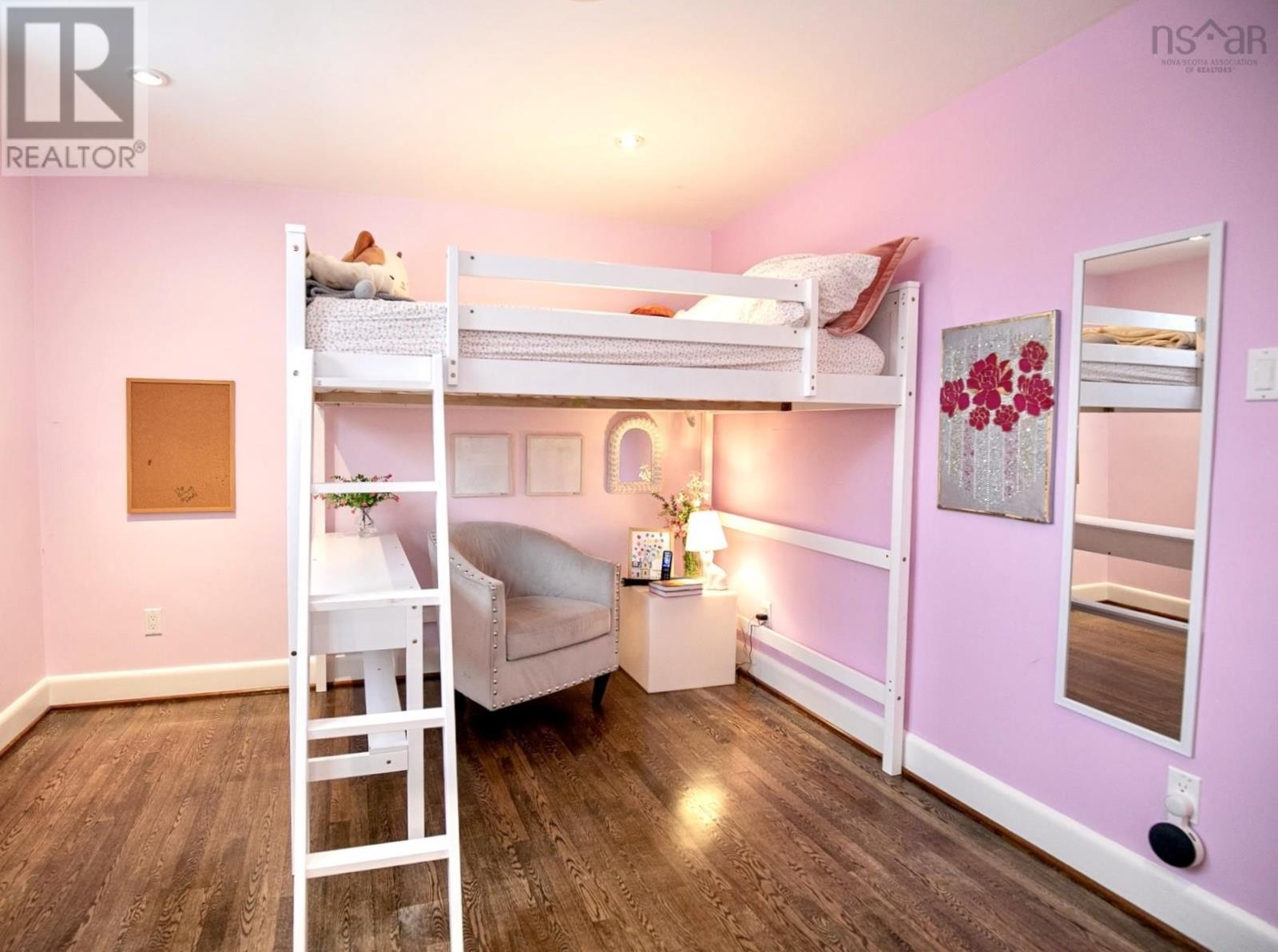 Property 28 of 50 of 168 Victoria Street E