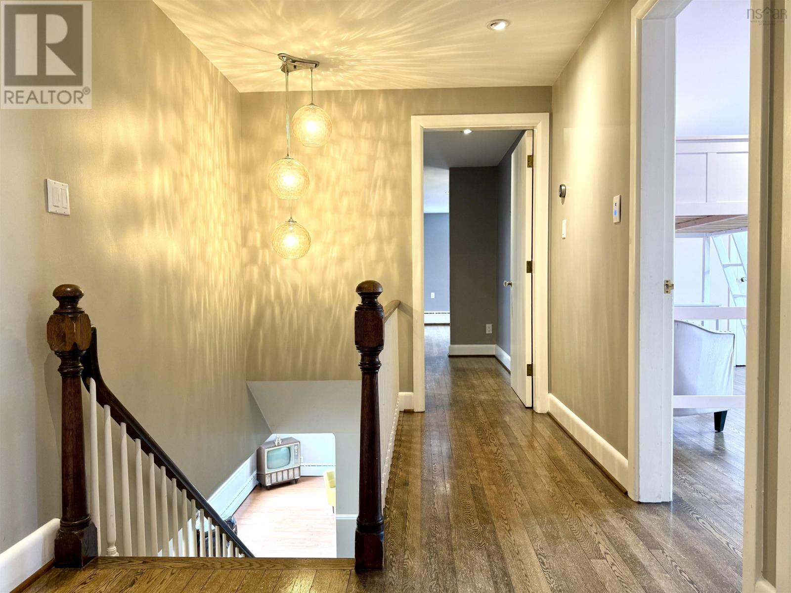 Property 2 of 50 of 168 Victoria Street E