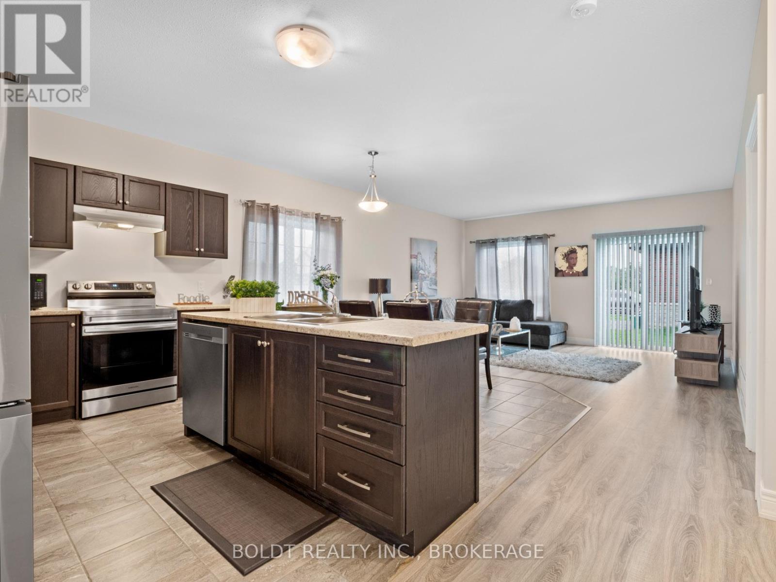 412 HUMMEL CRESCENT - 11